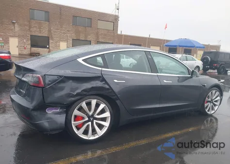 2018 Tesla Model 3 Long Range/Performance z USA, uszkodzony, nr VIN 5YJ3E1EBXJF105842